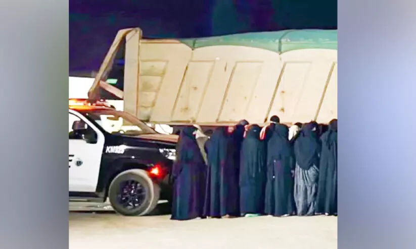 ടിപ്പർ ലോറികളിൽ ഒളിച്ച്​ മക്കയി​ലേക്ക്​ കടക്കാൻ ശ്രമം