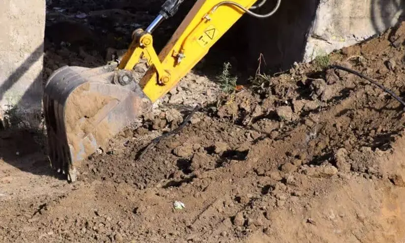 യു.പിയിലെ സംഭലിൽ മുസ്‌ലിം ശ്മശാനം പൊളിച്ചുനീക്കി പൊലീസ്; അനധികൃത ഭൂമിയെന്ന് സർക്കാർ