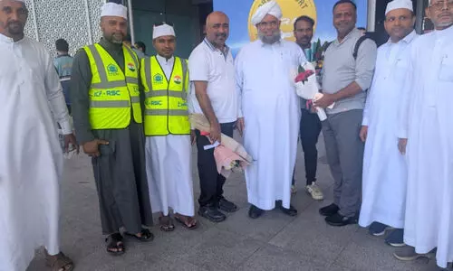 അ​ലി ബാ​ഫ​ഖി ത​ങ്ങ​ൾ​ക്കും ഖ​ലീ​ൽ ത​ങ്ങ​ൾ​ക്കും യു.​ടി ഖാ​ദ​റി​നും സ്വീ​ക​ര​ണം ന​ൽ​കി