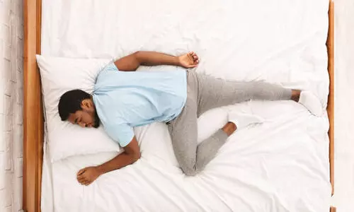 ‘അ​ഡ​ൾ​ട്ട് ട​മ്മി’ സ്റ്റൈ​ലിൽ കിടക്കാം, സ്ക്രീ​നു​ക​ൾ സൃ​ഷ്ടി​ക്കു​ന്ന  വി​ഷ​മ​ത​ക​ൾ അ​ക​റ്റാം