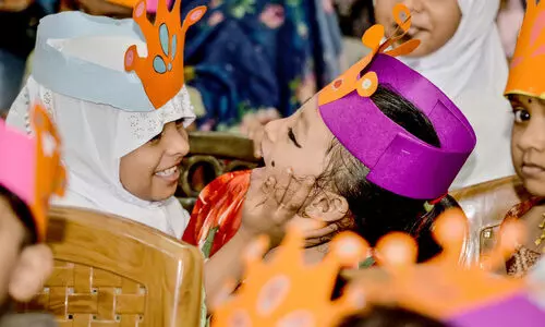 വ​ർ​ണാ​ഭ​മാ​യി സ്കൂ​ൾ പ്ര​വേ​ശ​നോ​ത്സ​വം