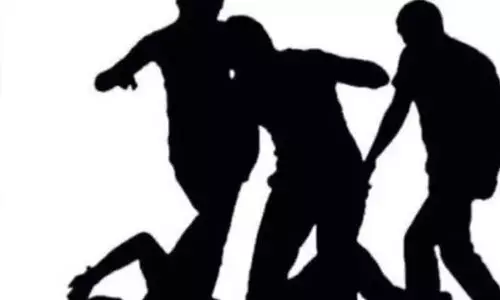 ക്ഷേത്ര ഉടമസ്ഥാവകാശത്തെച്ചൊല്ലി തർക്കവും സംഘർഷവും; നാലുപേർക്ക് പരിക്ക് ക്ഷേത്ര ഉടമസ്ഥാവകാശത്തെച്ചൊല്ലി തർക്കവും സംഘർഷവും; നാലുപേർക്ക് പരിക്ക്