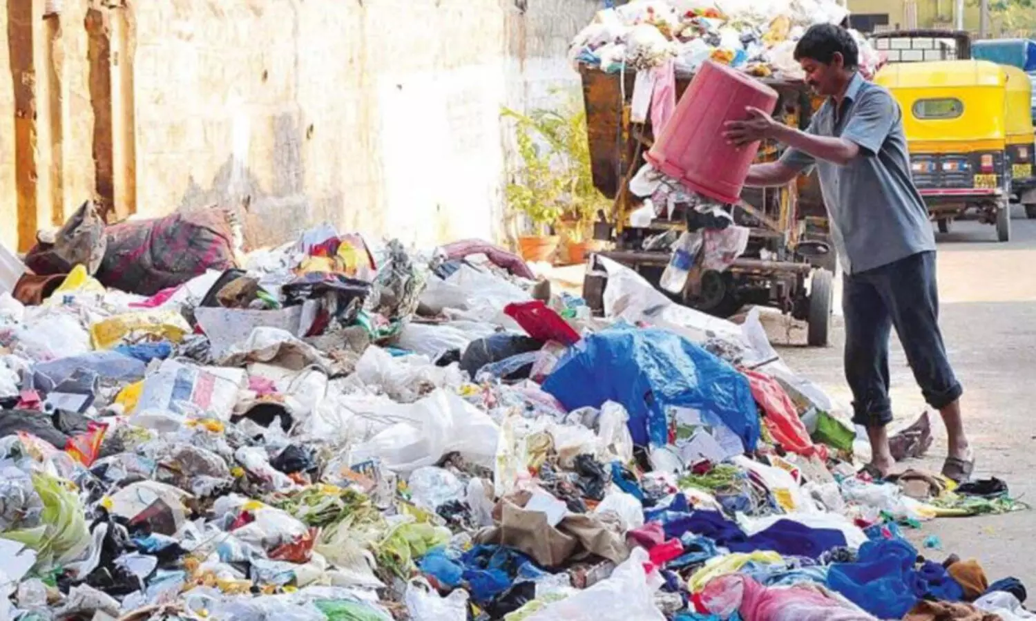 മാലിന്യം വലിച്ചെറിഞ്ഞാല്‍ ‘പണി’ ഉറപ്പ്; 14 സ്ഥ​ല​ങ്ങ​ളി​ലാ​യി 31 കാ​മ​റ​ക​ൾ സ്ഥാ​പി​ച്ചു