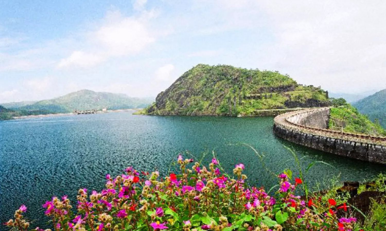 ജി​ല്ല​ക്ക്​ കാ​വ​ലാ​കാ​ന്‍ ഐ​ഡ്രി​സ്