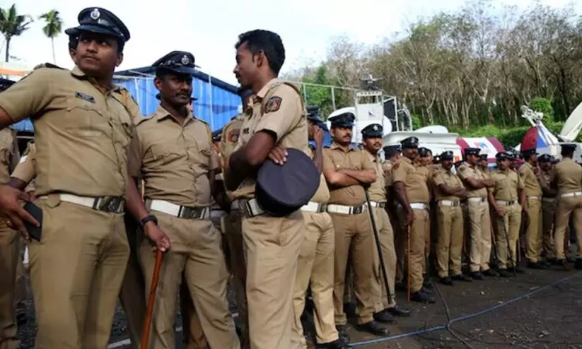 ‘സമാധാനത്തിന് ഭീഷണി’; 36 പേരെ നാടുകടത്താനൊരുങ്ങി കർണാടക ‘സമാധാനത്തിന് ഭീഷണി’; 36 പേരെ നാടുകടത്താനൊരുങ്ങി കർണാടക