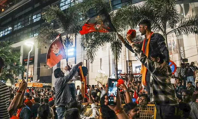 ആർ.സി.ബി വിജയാഘോഷത്തിനിടെ കർണാടകയിൽ രണ്ടു മരണം, വിക്ടറി പരേഡിനൊരുങ്ങി ബംഗളൂരു