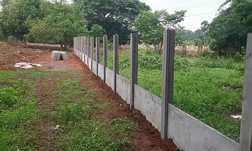 പൊതുശ്മശാന മതിൽ നിർമാണത്തിന് സ്റ്റോപ് മെമ്മോ പൊതുശ്മശാന മതിൽ നിർമാണത്തിന് സ്റ്റോപ് മെമ്മോ