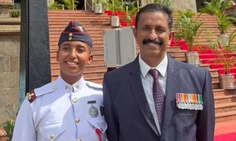 പിതാവ് വിരമിച്ചതിനു പിന്നാലെ മകൾ സേനയിലേക്ക്; എൻ.ഡി.എ ആദ്യ വനിതാ ബാച്ചിൽ അഭിമാനമായി ആൻ റോസ്