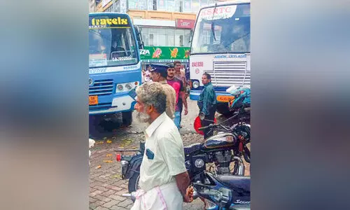 സമയത്തെച്ചെല്ലി തർക്കം; ബസ് ജീവനക്കാർ തമ്മിൽതല്ല്, രണ്ടുപേർക്ക് പരിക്ക്