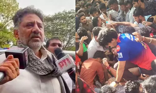 ഇത് നിയന്ത്രിക്കാവുന്ന ആൾക്കൂട്ടമല്ല, യുവാക്കളുടെ കൂട്ടമാണ്, ലാത്തി പ്രയോഗിക്കാനാകില്ല, ബംഗളൂരുവിലെ എല്ലാ ജനങ്ങളോടും ഞാൻ ക്ഷമ ചോദിക്കുന്നു; ഉപ മുഖ്യമന്ത്രി ഡി.കെ.ശിവകുമാർ