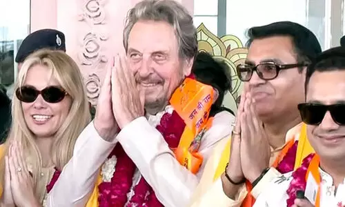 അയോധ്യയിലെ രാമക്ഷേത്രം സന്ദർശിച്ച് ഇലോൺ മസ്കിന്‍റെ പിതാവ്; താജ്മഹൽ സന്ദർശനം മാറ്റിവെച്ചേക്കും