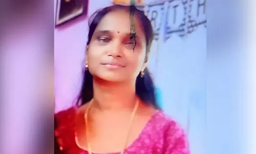 ഓടുന്ന ട്രെയിനിൽ നിന്ന് അധ്യാപിക പുഴയിൽ ചാടി