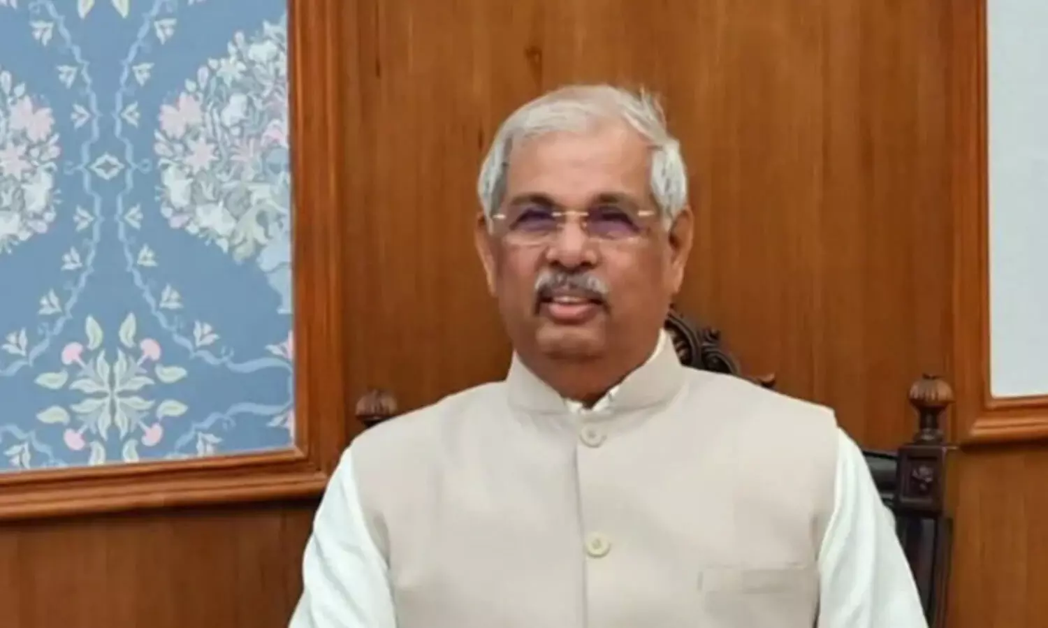 ​ഭാരതാംബയുടെ ചിത്രം മാറ്റില്ല; മന്ത്രിമാർ പ​ങ്കെടുക്കാത്തതിൽ ഗവർണർക്ക് പ്രതിഷേധം