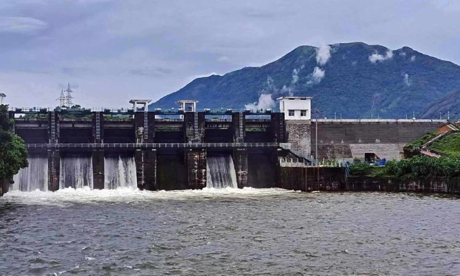 ഡാമുകളിൽ അധികജലം; വൈദ്യുതി ഉൽപാദനം പരമാവധിയിലാക്കി വൈദ്യുതി വകുപ്പ്