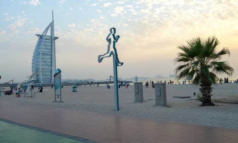 ഈ​ദ്​ ആ​ഘോ​ഷ​ത്തി​നൊ​രു​ങ്ങി രാ​ജ്യം