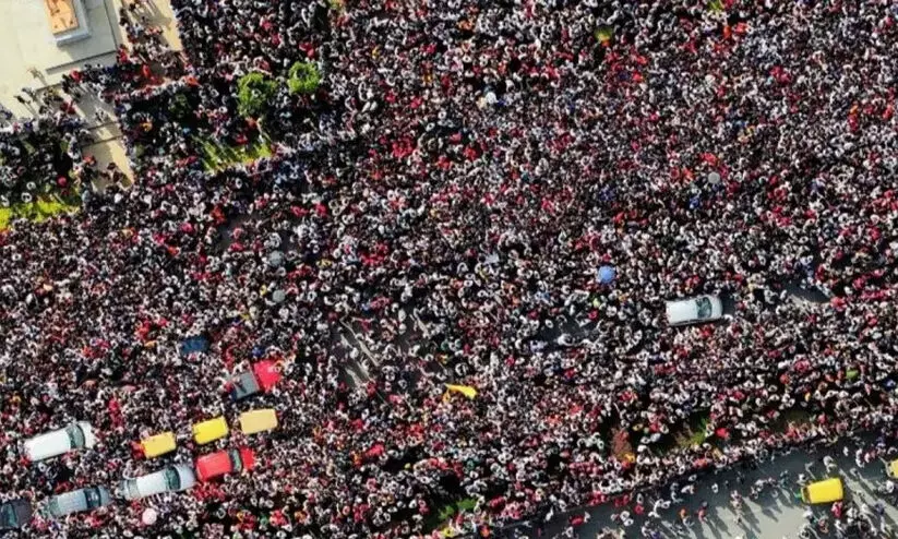 സൗജന്യ പാസും പരിമിതമായ സീറ്റും ആ​ശയക്കുഴപ്പവും; ബംഗളൂരുവിൽ ദുരന്തത്തിലേക്കു നയിച്ച കാരണങ്ങൾ