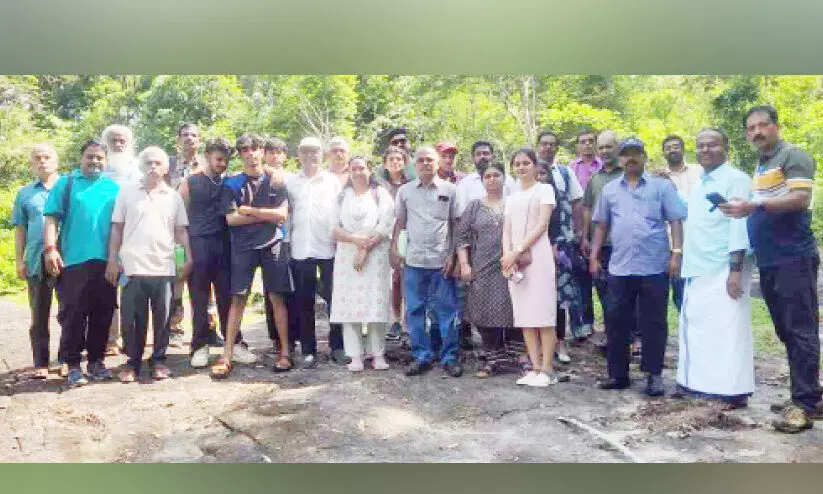 കാട് കാണാനിറങ്ങിയ സംഘത്തിന് മൂന്ന് പതിറ്റാണ്ടിന്റെ ഹരിതശോഭ കാട് കാണാനിറങ്ങിയ സംഘത്തിന് മൂന്ന് പതിറ്റാണ്ടിന്റെ ഹരിതശോഭ