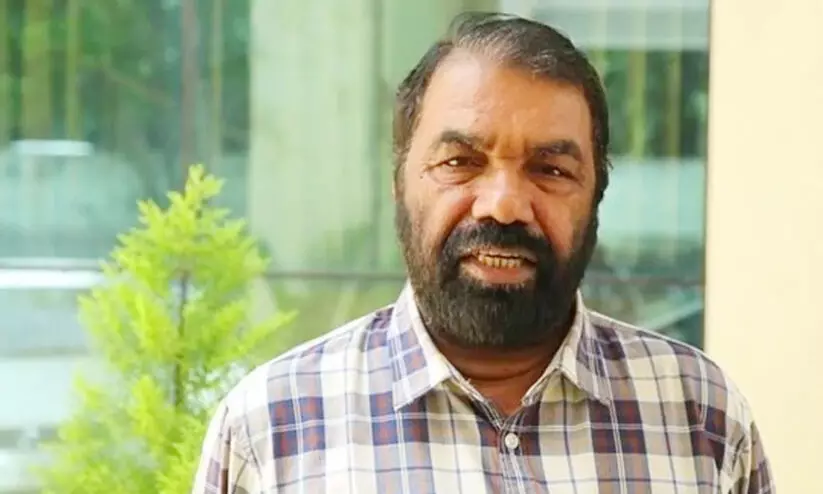 അധ്യാപകരുടെ ചേരിപ്പോര്: വിദ്യാർഥിനി പഠനം അവസാനിപ്പിച്ച സംഭവത്തിൽ ഇടപെട്ട് മന്ത്രി വി ശിവൻകുട്ടി, ഒരാഴ്ചക്കകം റിപ്പോർട്ട് നൽകണം അധ്യാപകരുടെ ചേരിപ്പോര്: വിദ്യാർഥിനി പഠനം അവസാനിപ്പിച്ച സംഭവത്തിൽ ഇടപെട്ട് മന്ത്രി വി ശിവൻകുട്ടി, ഒരാഴ്ചക്കകം റിപ്പോർട്ട് നൽകണം