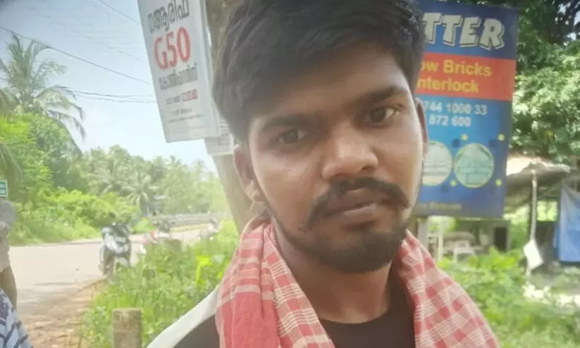 ഭക്ഷണം കഴിച്ച് കൈ കഴുകാൻ പോയ കഞ്ചാവ് കേസ് പ്രതി എക്സൈസ് ഉദ്യോഗസ്ഥരെ കബളിപ്പിച്ച് രക്ഷപ്പെട്ടു ഭക്ഷണം കഴിച്ച് കൈ കഴുകാൻ പോയ കഞ്ചാവ് കേസ് പ്രതി എക്സൈസ് ഉദ്യോഗസ്ഥരെ കബളിപ്പിച്ച് രക്ഷപ്പെട്ടു