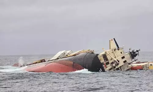 ച​ര​ക്കു​ക​പ്പ​ൽ കൊ​ച്ചി പു​റം​ക​ട​ലി​ൽ​ അ​പ​ക​ട​ത്തി​ൽ​പെ​ട്ട സം​ഭ​വ​ത്തി​ൽ സമഗ്രപഠനവുമായി കുഫോസ്