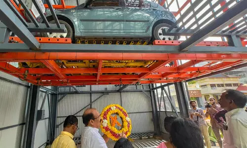 വീ​ണ്ടും പ​ണി​മു​ട​ക്കി കോ​ർ​പ​റേ​ഷ​ൻ പാ​ർ​ക്കി​ങ് സം​വി​ധാ​നം