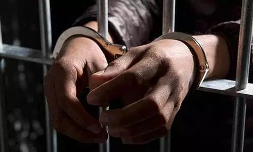 ഒരു ചോക്ലേറ്റ് മാത്രമേ ഞങ്ങൾ എടുത്തിട്ടുള്ളൂ: ചോക്ലേറ്റ് മോഷ്ടിച്ചതിന് അഞ്ച് ആൺകുട്ടികളെ നഗ്നരാക്കി തെരുവിലൂടെ നടത്തിച്ചു; ബിഹാറിൽ കടയുടമ അറസ്റ്റിൽ