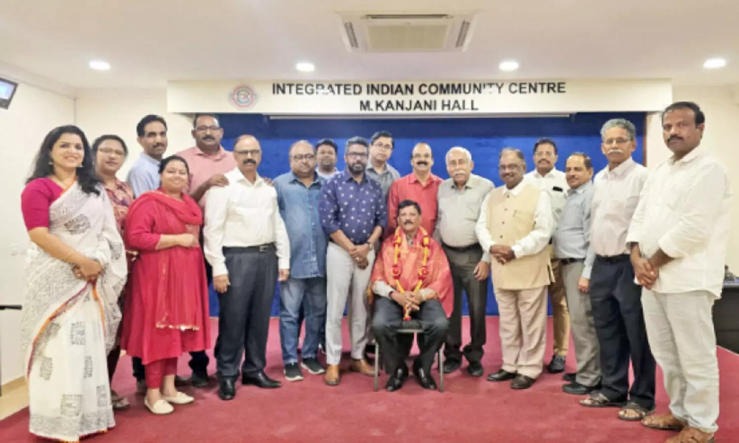 ദിവാകർ പൂജാരിയെ ഐ.സി.ബി.എഫ് ആദരിച്ചു