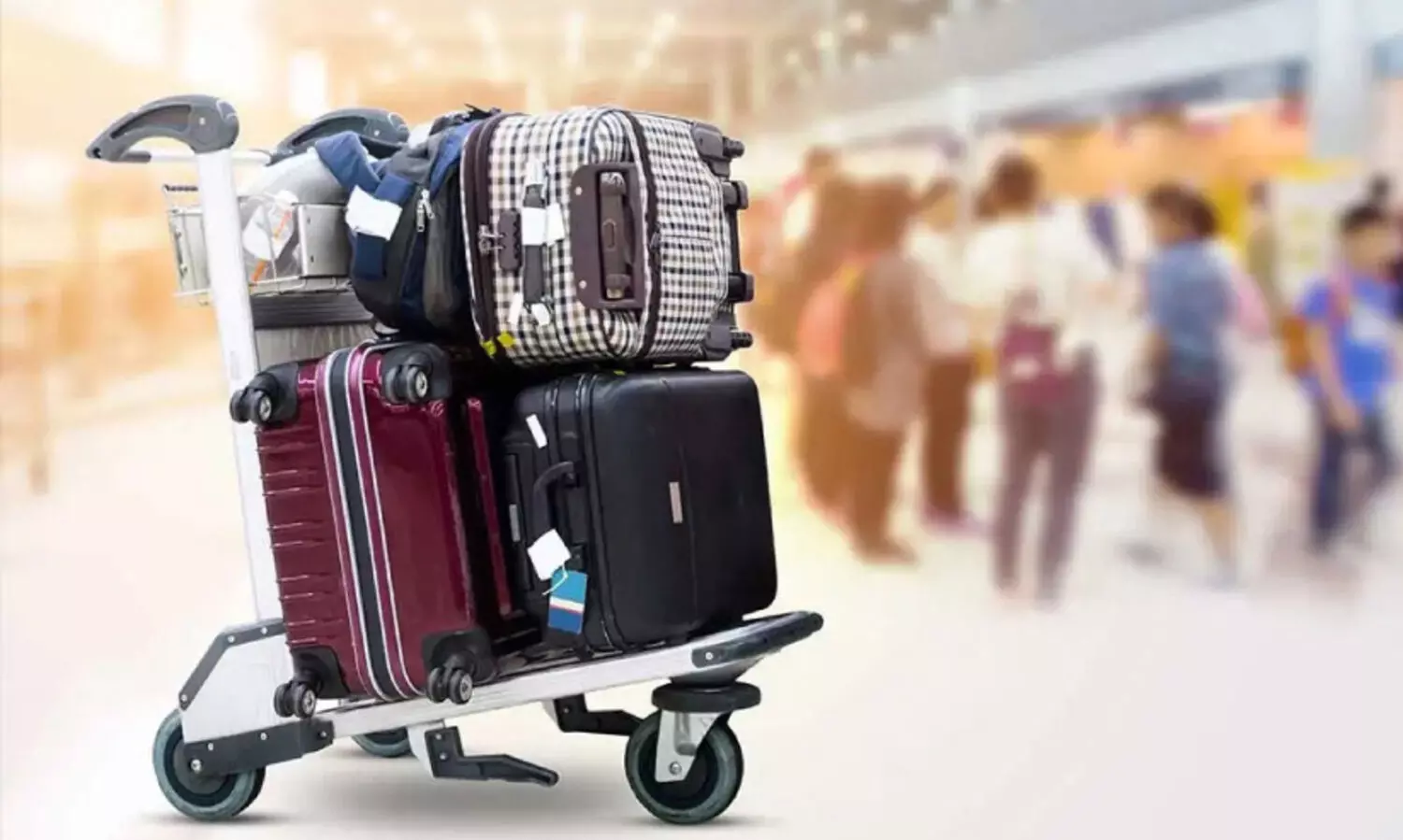 പെ​രു​ന്നാ​ൾ തി​ര​ക്കി​ൽ വി​മാ​ന​ത്താ​വ​ളം