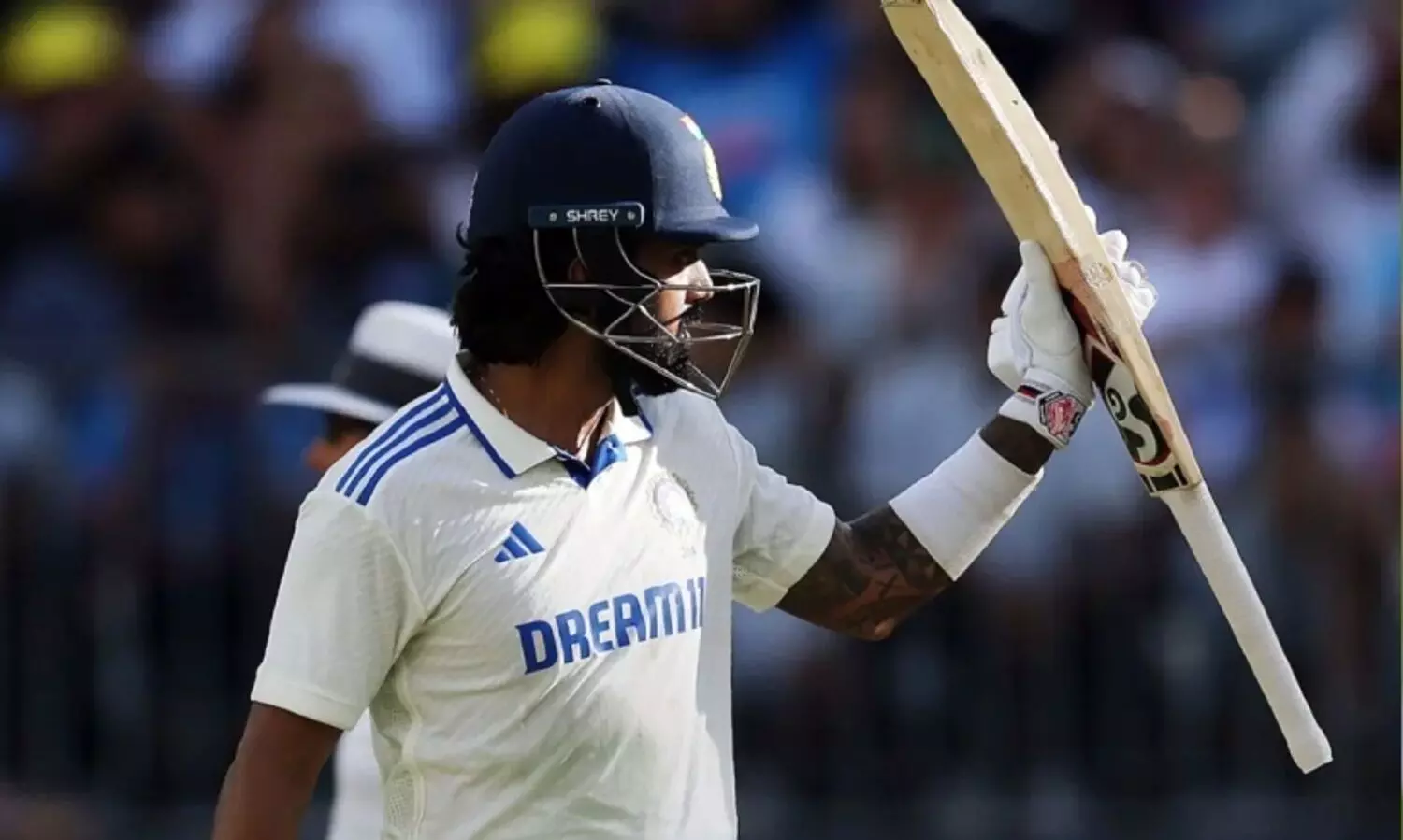 രാഹുലിന് സെഞ്ച്വറി, ജുറേലിന് ഫിഫ്റ്റി; ഇന്ത്യ-എ 348ന് പുറത്ത്, ലയൺസ് തിരിച്ചടിക്കുന്നു