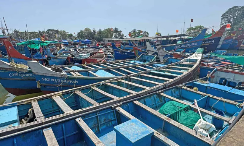 അ​ന്ത​ർ സം​സ്ഥാ​ന ബോട്ടുകൾ മടങ്ങിത്തുടങ്ങി