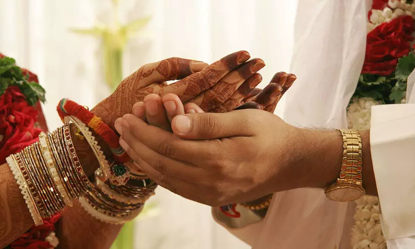 എന്നെ അമ്മ ദത്തെടുത്തതാണ്, ഉപദ്രവിക്കാറുണ്ട്; 10 പേരെ വിവാഹം ചെയ്ത് മുങ്ങിയ യുവതിയെ നാടകീയമായി അറസ്റ്റ് ചെയ്ത് പൊലീസ്