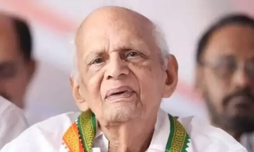 തൂ​വെ​ള്ള ഖ​ദ​റു​പോ​ൽ... വിടവാങ്ങി തെന്നല