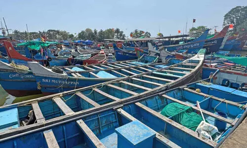 അ​ന്ത​ർ സം​സ്ഥാ​ന ബോട്ടുകൾ മടങ്ങിത്തുടങ്ങി