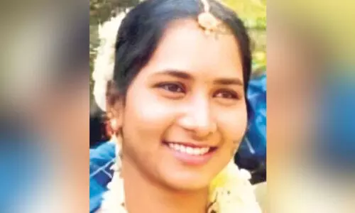 പ്രസവത്തിനിടെ യുവതി മരിച്ചു; അനാസ്ഥയെന്ന് ബന്ധുക്കൾ പ്രസവത്തിനിടെ യുവതി മരിച്ചു; അനാസ്ഥയെന്ന് ബന്ധുക്കൾ