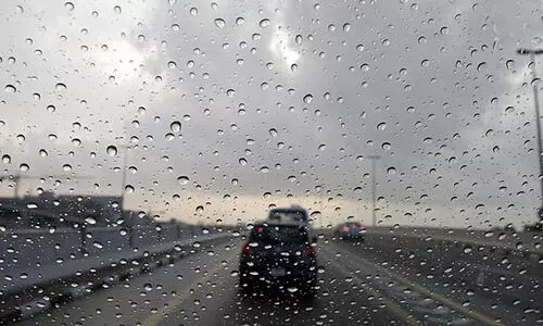 ചൂ​ടി​ന്​ ആ​ശ്വാ​സ​മാ​യി പ​ല​യി​ട​ങ്ങ​ളി​ലും മ​ഴ