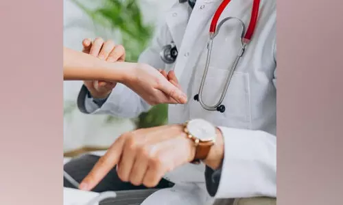 അ​വ​ധി​ക്കാ​ല​ത്തും രാ​ജ്യ​ത്ത് സേ​വ​നം ഉ​റ​പ്പാ​ക്കി ആ​രോ​ഗ്യ​ മ​ന്ത്രാ​ല​യം