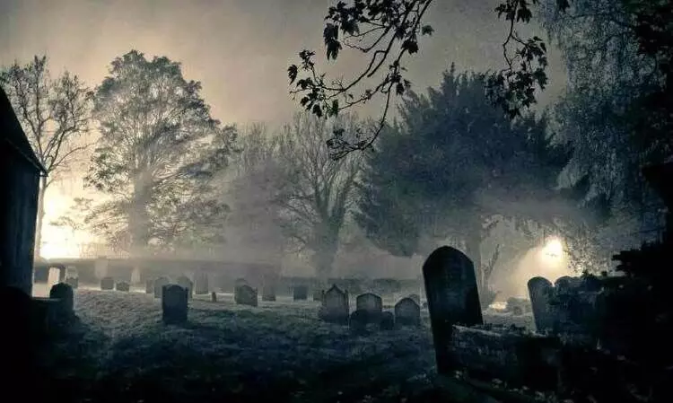 കുന്നിൻപുറത്തെ വീട്