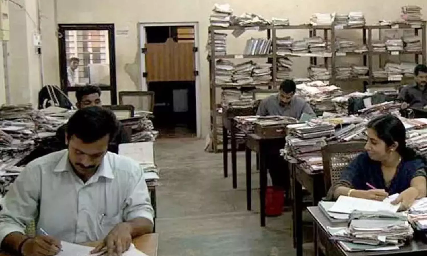 സാലറി ചലഞ്ച്​: പണം പിരിച്ചുനൽകിയില്ല; 4000 ഉദ്യോഗസ്ഥരുടെ ശമ്പളം തടഞ്ഞു