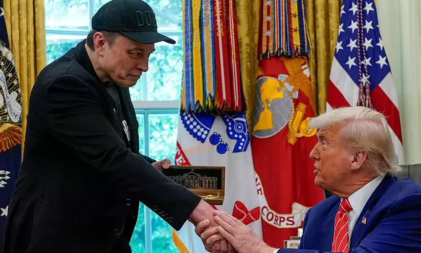 ഡെമോക്രാറ്റുകൾക്ക് ഫണ്ട് നൽകിയാൽ മസ്ക് കനത്ത പ്രത്യാഘാതം നേരിടേണ്ടി വരും; ബന്ധം പൂർണമായും അവസാനിച്ചു -ട്രംപ് ഡെമോക്രാറ്റുകൾക്ക് ഫണ്ട് നൽകിയാൽ മസ്ക് കനത്ത പ്രത്യാഘാതം നേരിടേണ്ടി വരും; ബന്ധം പൂർണമായും അവസാനിച്ചു -ട്രംപ്