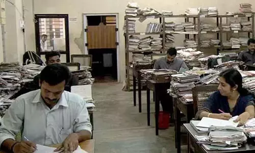 സാലറി ചലഞ്ച്​: പണം പിരിച്ചുനൽകിയില്ല; 4000 ഉദ്യോഗസ്ഥരുടെ ശമ്പളം തടഞ്ഞു