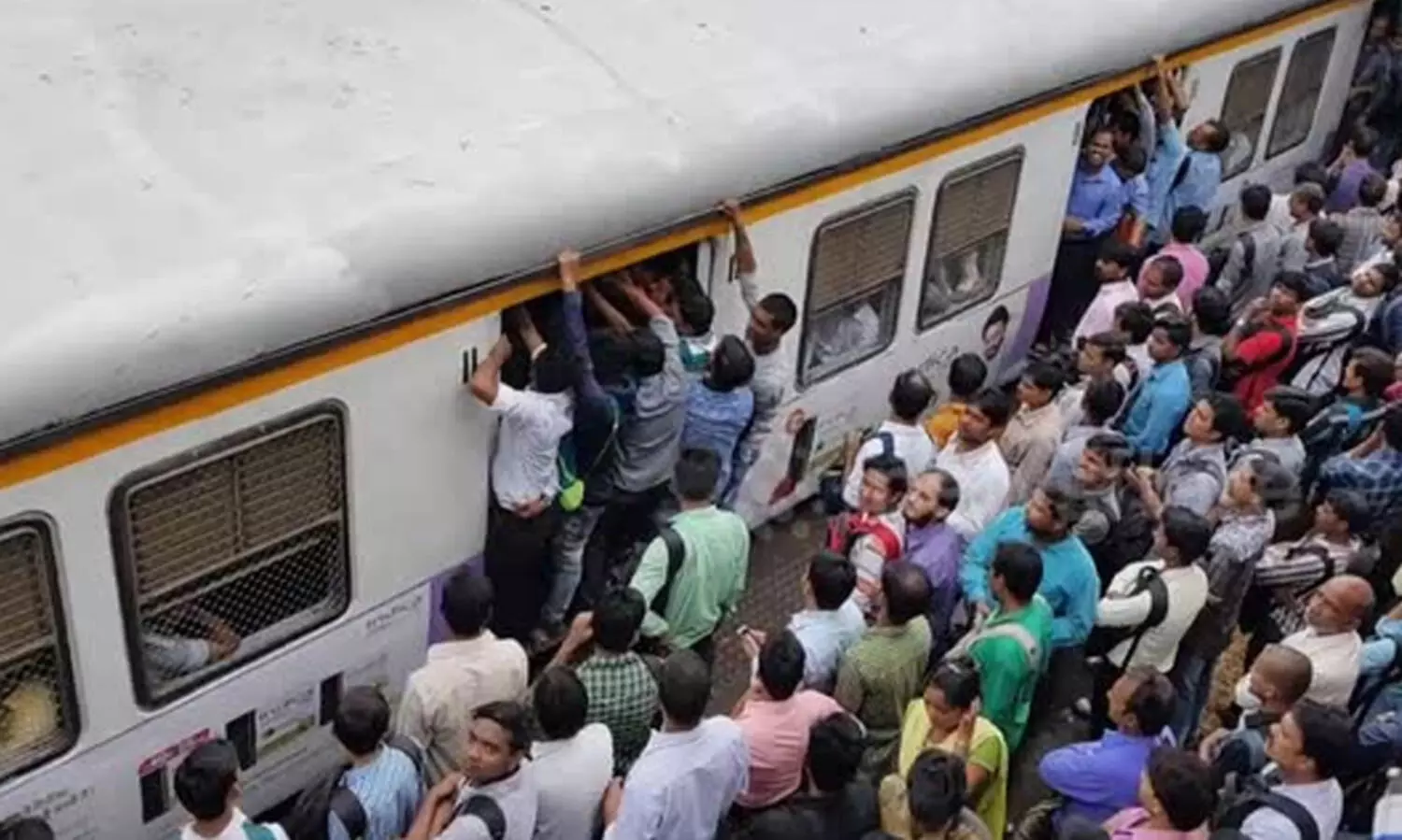 മുംബൈ ലോക്കൽ ട്രെയിനുകളിൽ ഓട്ടോമേറ്റിക് വാതിലുകൾ; തീരുമാനം ട്രെയിൻ ദുരന്തത്തിന്റെ പശ്ചാത്തലത്തിൽ