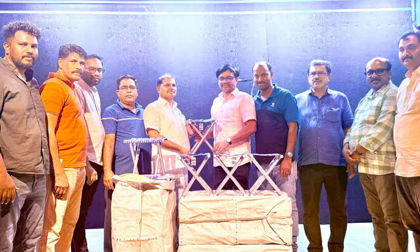 ഒ.ഐ.സി.സി മലപ്പുറം ജില്ലാ കമ്മിറ്റി തീർഥാടകർക്ക് ചെയറുകൾ നൽകി ഒ.ഐ.സി.സി മലപ്പുറം ജില്ലാ കമ്മിറ്റി തീർഥാടകർക്ക് ചെയറുകൾ നൽകി