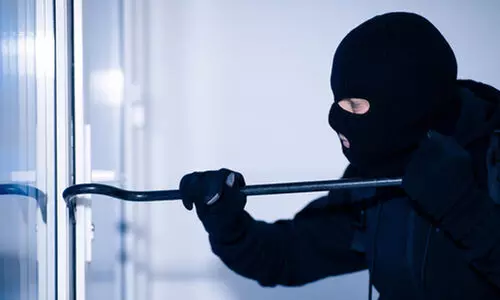 തി​രൂ​രി​നെ ഭീ​തി​യി​ലാ​ഴ്ത്തി മു​ഖം​മൂ​ടി ക​വ​ർ​ച്ച​സം​ഘം