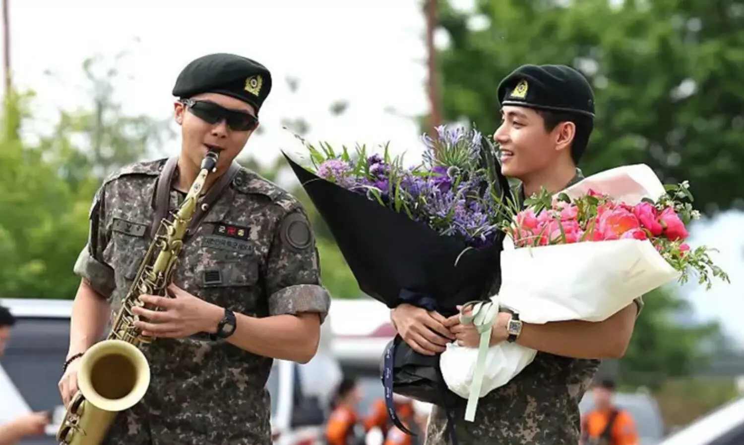 നിർബന്ധിത സൈനിക സേവനം പൂർത്തിയാക്കി ബി.ടി.എസ് താരങ്ങൾ; തിരിച്ചുവരവിന്റെ ആവേശത്തിൽ ആരാധകരും