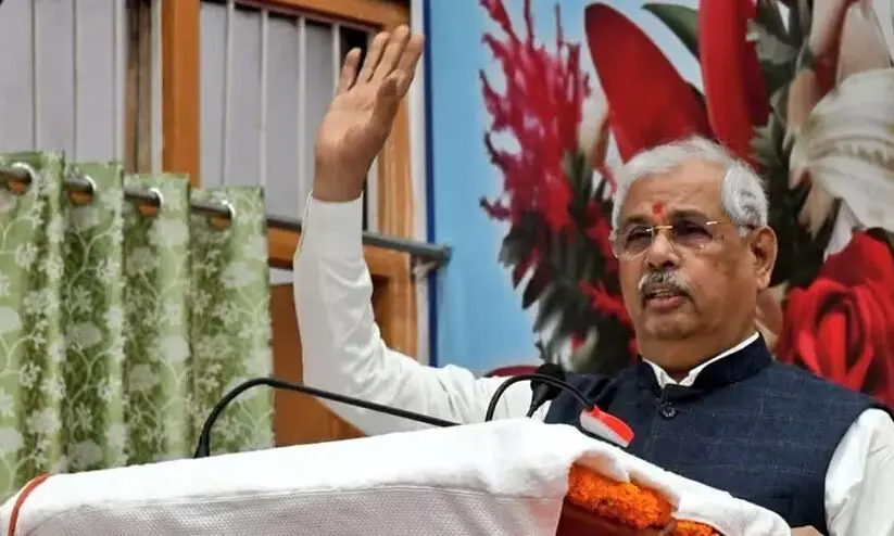 ക്ഷേത്രങ്ങളിൽ സനാതന ധർമ്മം പഠിപ്പിക്കാൻ സംവിധാനം വേണം; ഗോശാലകൾ തുടങ്ങണമെന്നും ഗവർണർ ക്ഷേത്രങ്ങളിൽ സനാതന ധർമ്മം പഠിപ്പിക്കാൻ സംവിധാനം വേണം; ഗോശാലകൾ തുടങ്ങണമെന്നും ഗവർണർ