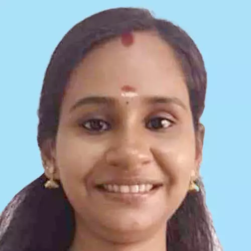 പൂ​ച്ച ബൈ​ക്കി​ന് കു​റു​കെ ചാ​ടി​യു​ണ്ടാ​യ അ​പ​ക​ട​ത്തി​ൽ പ​രി​ക്കേ​റ്റ വീ​ട്ട​മ്മ മ​രി​ച്ചു