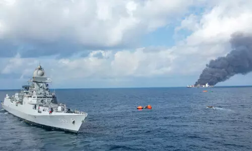 ആശങ്കയുടെ കടൽ-തീരം; ക​പ്പ​ല​പ​ക​ട​ങ്ങ​ളി​ൽ പ​ക​ച്ച് കേ​ര​ള​തീ​രം