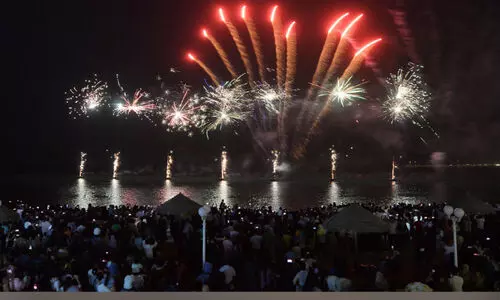 ആ​ഘോ​ഷ​ത്തി​ന് കൊ​ടി​യി​റ​ക്കം ഇ​നി തി​ര​ക്കി​ലേ​ക്ക്