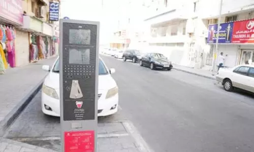 മു​ഹ​റ​ഖ് സൂ​ഖി​ലെ​യും പ​രി​സ​ര​ത്തെ​യും ഗ​താ​ഗ​ത​ക്കു​രു​ക്ക്; പ​രി​ഹ​രി​ക്കാ​നു​ള്ള അ​ടി​യ​ന്ത​ര നി​ർ​ദേ​ശ​ങ്ങ​ൾ​ക്ക് അം​ഗീ​കാ​രം