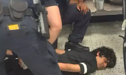 ‘ഈ കാണിച്ചു കൂട്ടിയ വൃത്തികേടിന് മോദിയും ജയശങ്കരനും സമാധാനം പറയണം; നെടുമ്പാശ്ശേരിയിൽ ഇറങ്ങുന്ന അമേരിക്കക്കാരനെ  തറയിൽ കമിഴ്ത്തിക്കിടത്തി വിലങ്ങിടുമോ?’